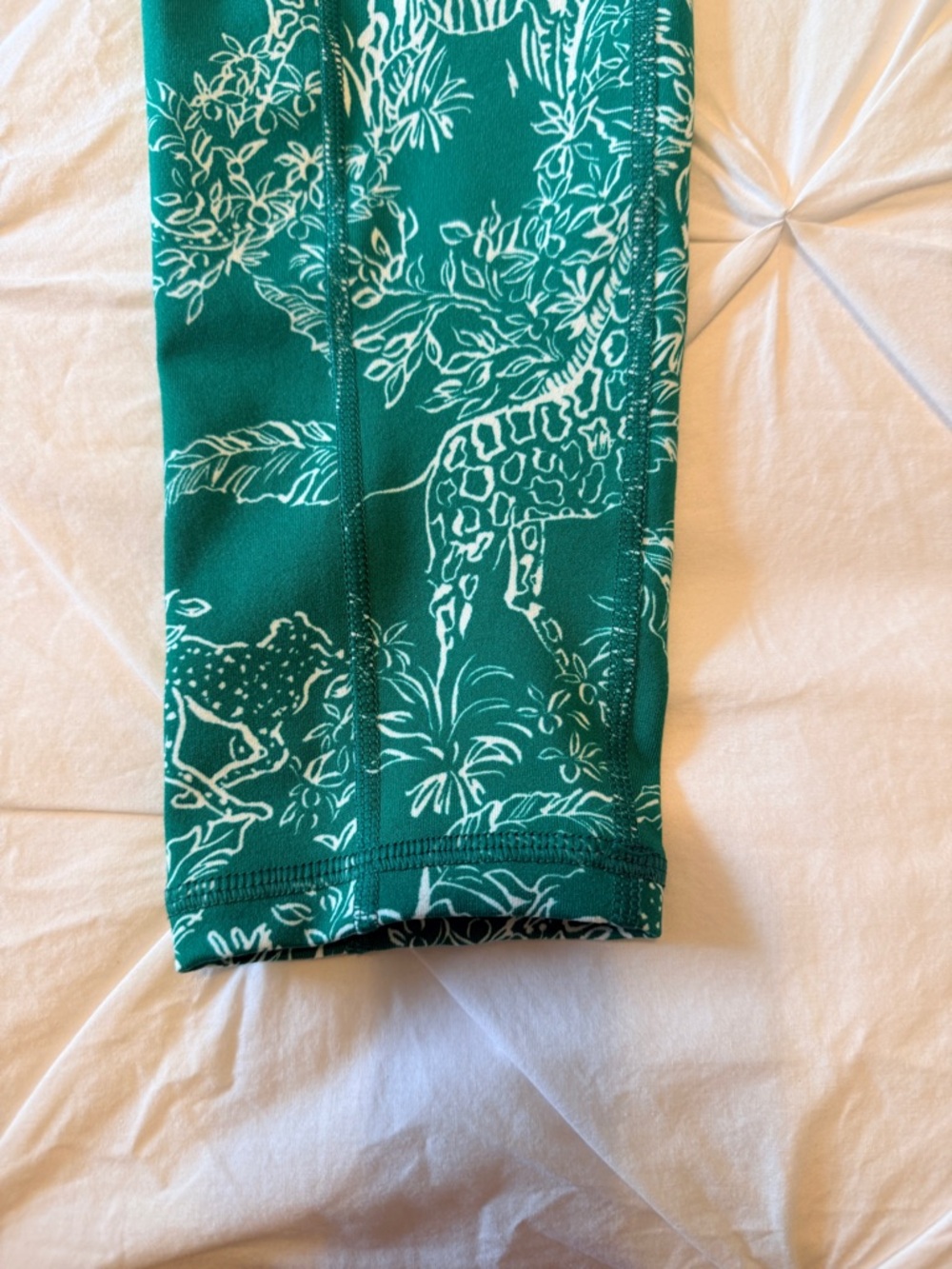 LILLY PULITZER UPF 50+
Luxletic 26" High Rise
Weekender Legging| Safari SIZE: SM - Picture 4 of 10